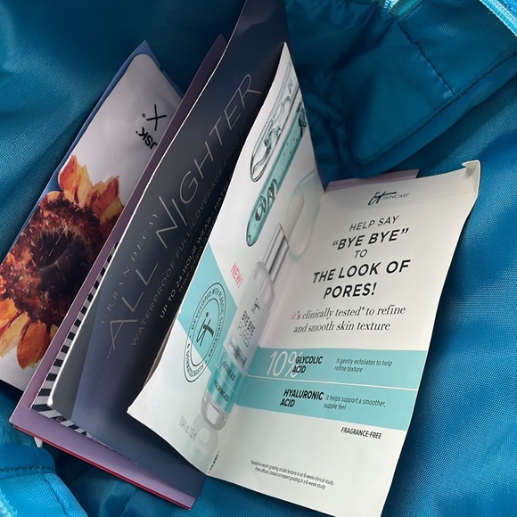 NEW • Velvet Pouch + Beauty samples - Picture 4 of 11